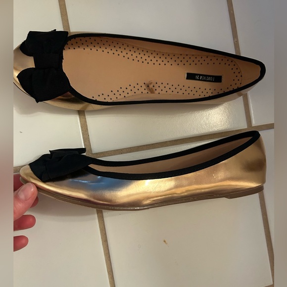 Womens Forever 21 shoes, golden color, size 10 fits 8.5 - Picture 2 of 5
